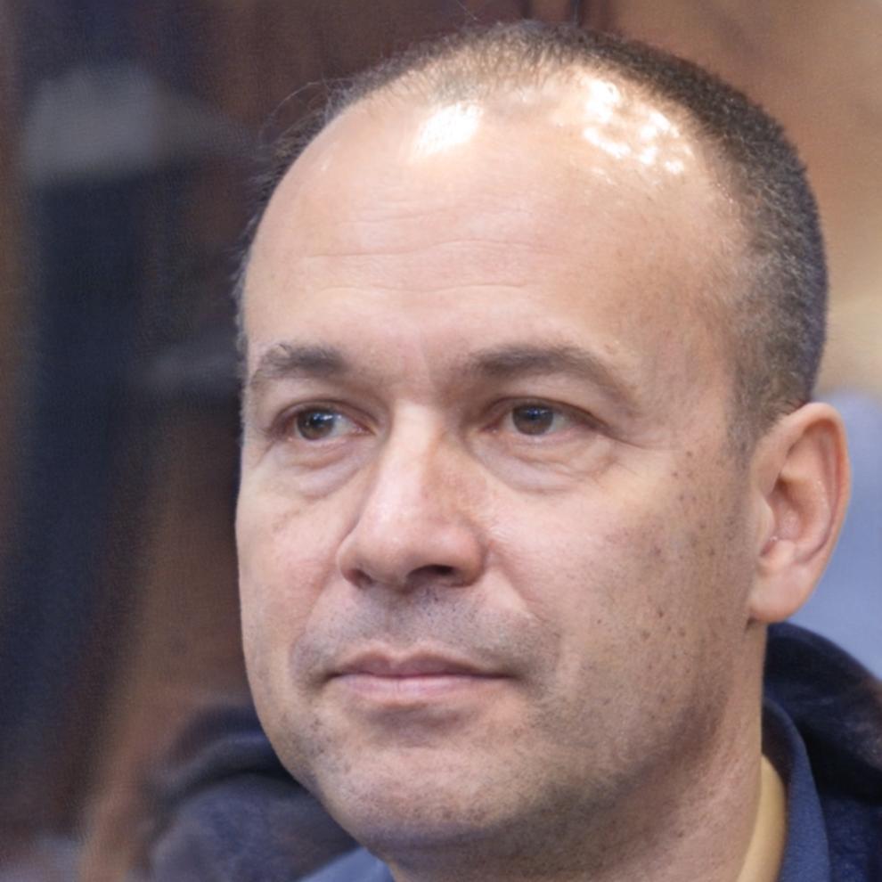 Membre de l'équipe dynoravexi travaillant sur l'accompagnement budgétaire